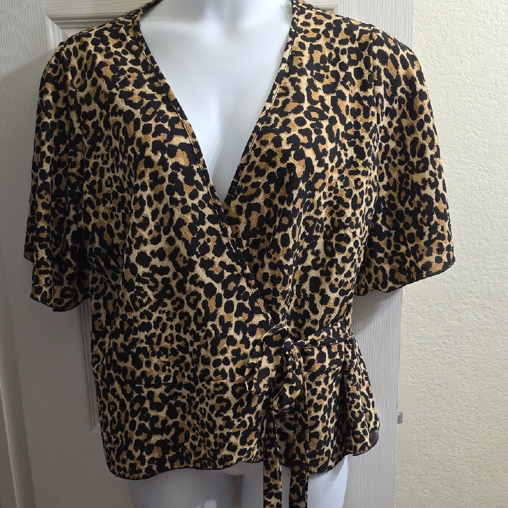 Cha Cha Vente Leopard Print Short Sleeve Wrap Blouse Size XL